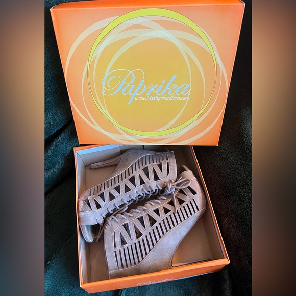 Paprika Tinley Caged Lace Up Stiletto Open Toe Boot, Distressed Taupe. Size. 7.5 - Picture 8 of 10